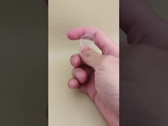 Μικρό διαφανές στρογγυλό ριμμένο πλαστικό καπάκι για μπουκάλια καλλυντικών