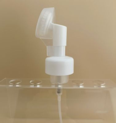 Νεαρή σχεδίαση Λευκή πλαστική μεγάλη αντλία αφρού με βούρτσα για μπουκάλια πλύσης σώματος