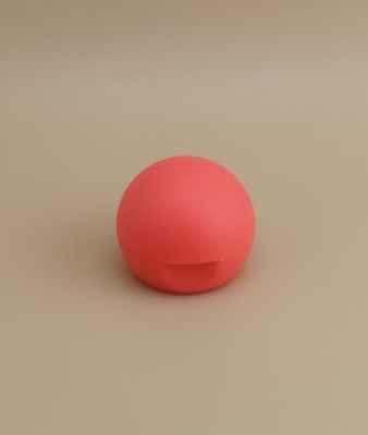 Ελαφρώς κόκκινο πλαστικό ομαλό ματ σφαιρικό καπάκι για μπουκάλια καλλυντικών