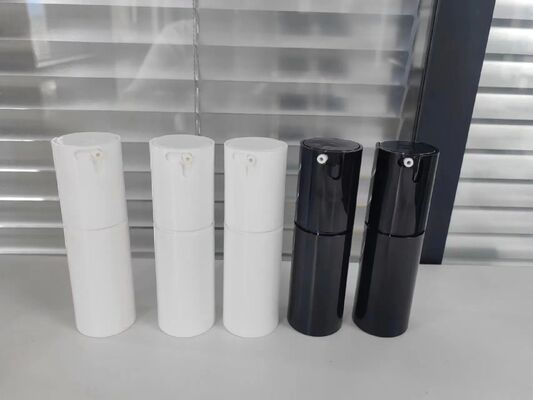 Λευκό μαύρο ορό πλαστικό μπουκάλι αντλίας χωρίς αέρα 50 ml PP προς πώληση